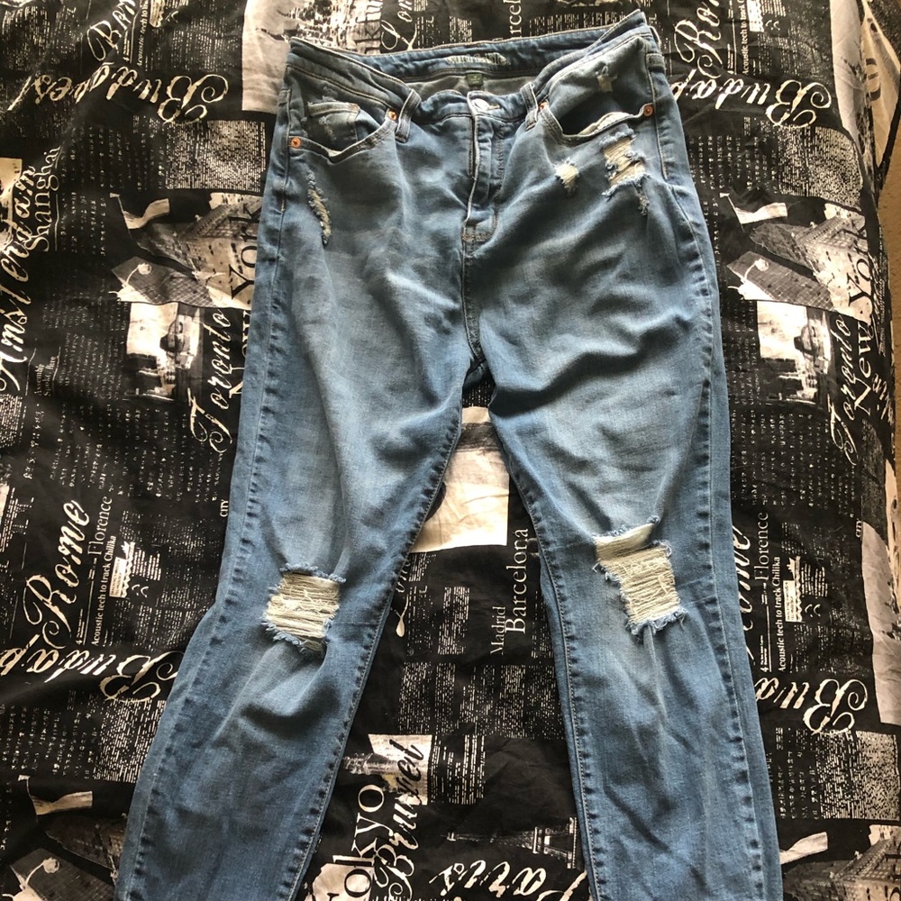 High waisted blue skinny jeans